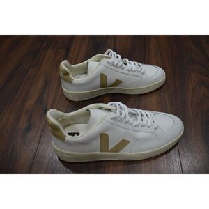 NWOB Veja V-12 LEATHER WHITE SABLE Men's 8.5 MSRP $170